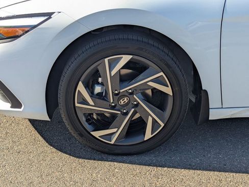 New 2025 Hyundai Elantra SEL image 12