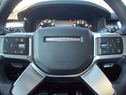 Used 2025 Land Rover Discovery Dynamic SE image 15