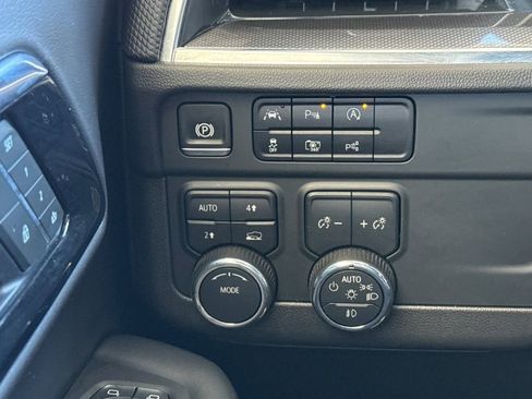 Used 2025 Chevrolet Suburban RST image 41