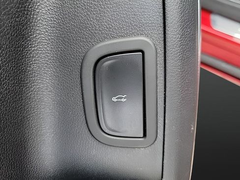 Used 2025 Buick Enclave Avenir image 19