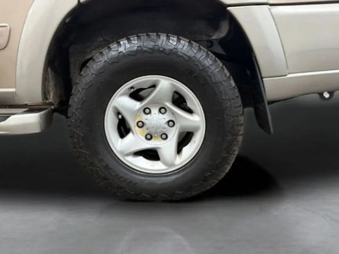 Used 2002 Toyota Sequoia SR5 AWD/4WD image 26