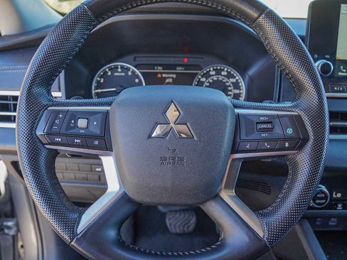Used 2023 Mitsubishi Outlander SE image 12