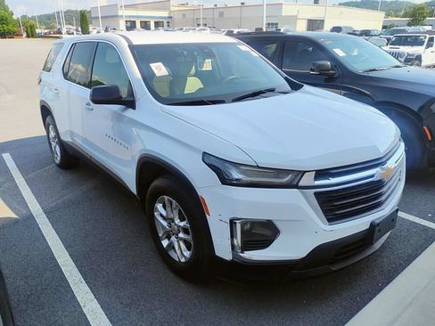 Used 2023 Chevrolet Traverse LS FWD image 3