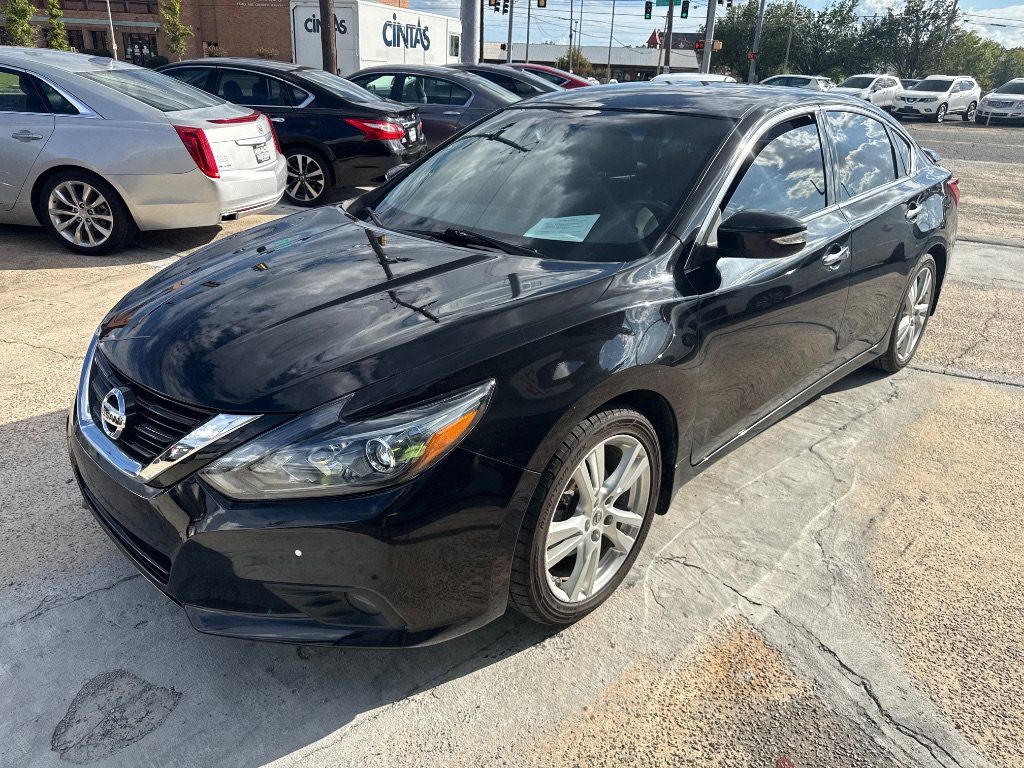 Used 2017 Nissan Altima 3.5 SL w/ 3.5SL Technology Package FWD image 1
