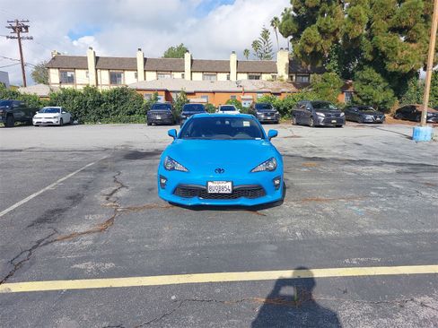 Used 2020 Toyota 86 image 2