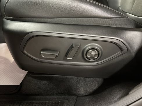 Used 2024 Jeep Grand Cherokee Altitude image 11