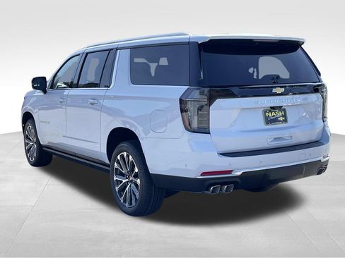 New 2026 Chevrolet Suburban High Country image 5