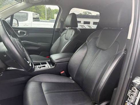 Used 2024 Kia Sorento S FWD image 11