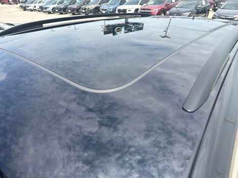 Used 2021 Volkswagen Tiguan SE w/ Panoramic Sunroof Package FWD image 5