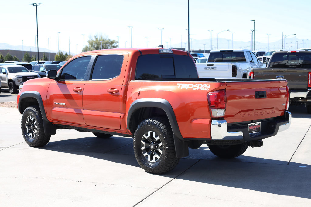 Used 2017 Toyota Tacoma TRD Off-Road AWD/4WD image 4