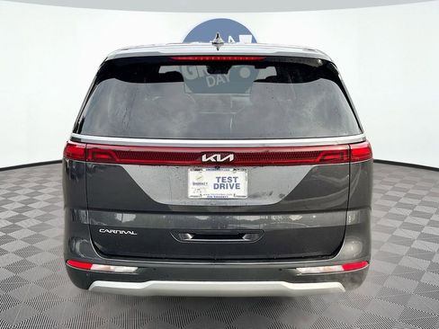 Used 2024 Kia Carnival LX FWD image 7