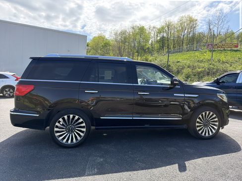 Used 2019 Lincoln Navigator Reserve AWD/4WD image 3