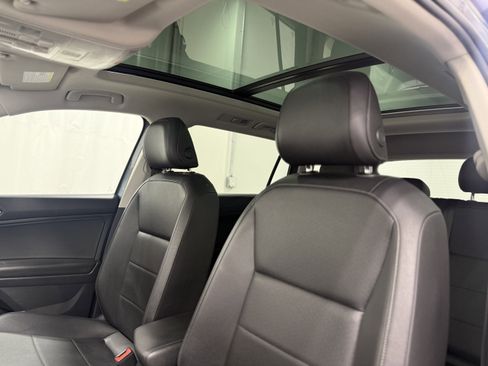 Used 2018 Volkswagen Tiguan SEL image 16