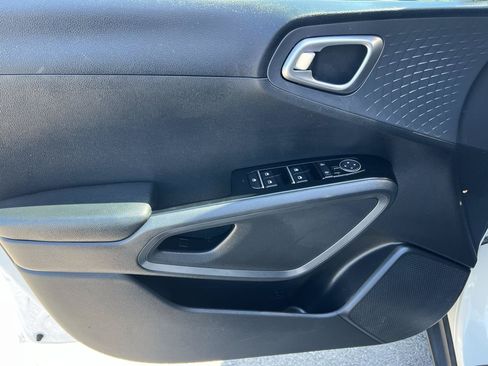 Used 2021 Kia Soul S FWD image 8