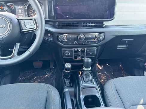 Used 2025 Jeep Wrangler Unlimited Sport AWD/4WD image 17