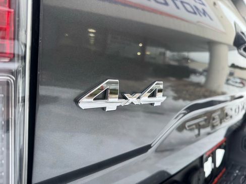 Used 2016 Toyota Tacoma SR5 w/ SR5 Appearance Package (SN) image 31