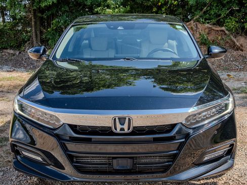 Used 2018 Honda Accord Touring image 8