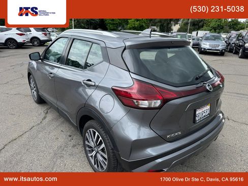 Used 2021 Nissan Kicks SV image 3