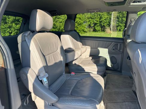 Used 2005 Toyota Sienna XLE Limited image 17