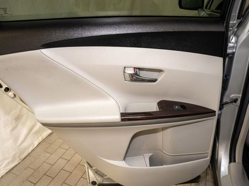 Used 2012 Toyota Venza LE w/ LE Convenience Pkg image 9