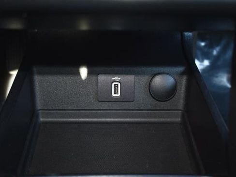Used 2017 Ford Fusion SE w/ Fusion SE Technology Package FWD image 30