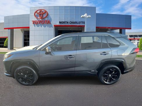 Used 2023 Toyota RAV4 SE w/ Convenience Package image 5