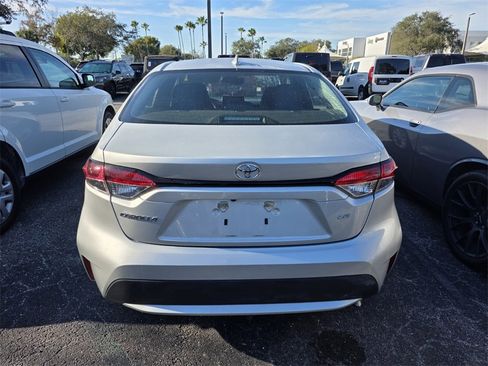 Used 2020 Toyota Corolla LE image 5