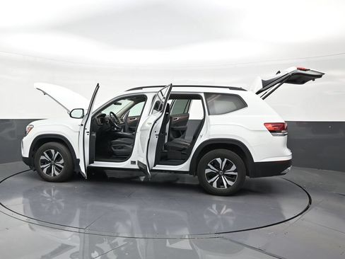 Used 2025 Volkswagen Atlas SE FWD image 30