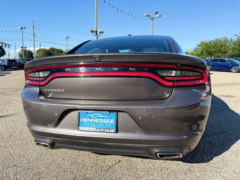Used 2020 Dodge Charger SXT w/ Leather Interior Group RWD image 17