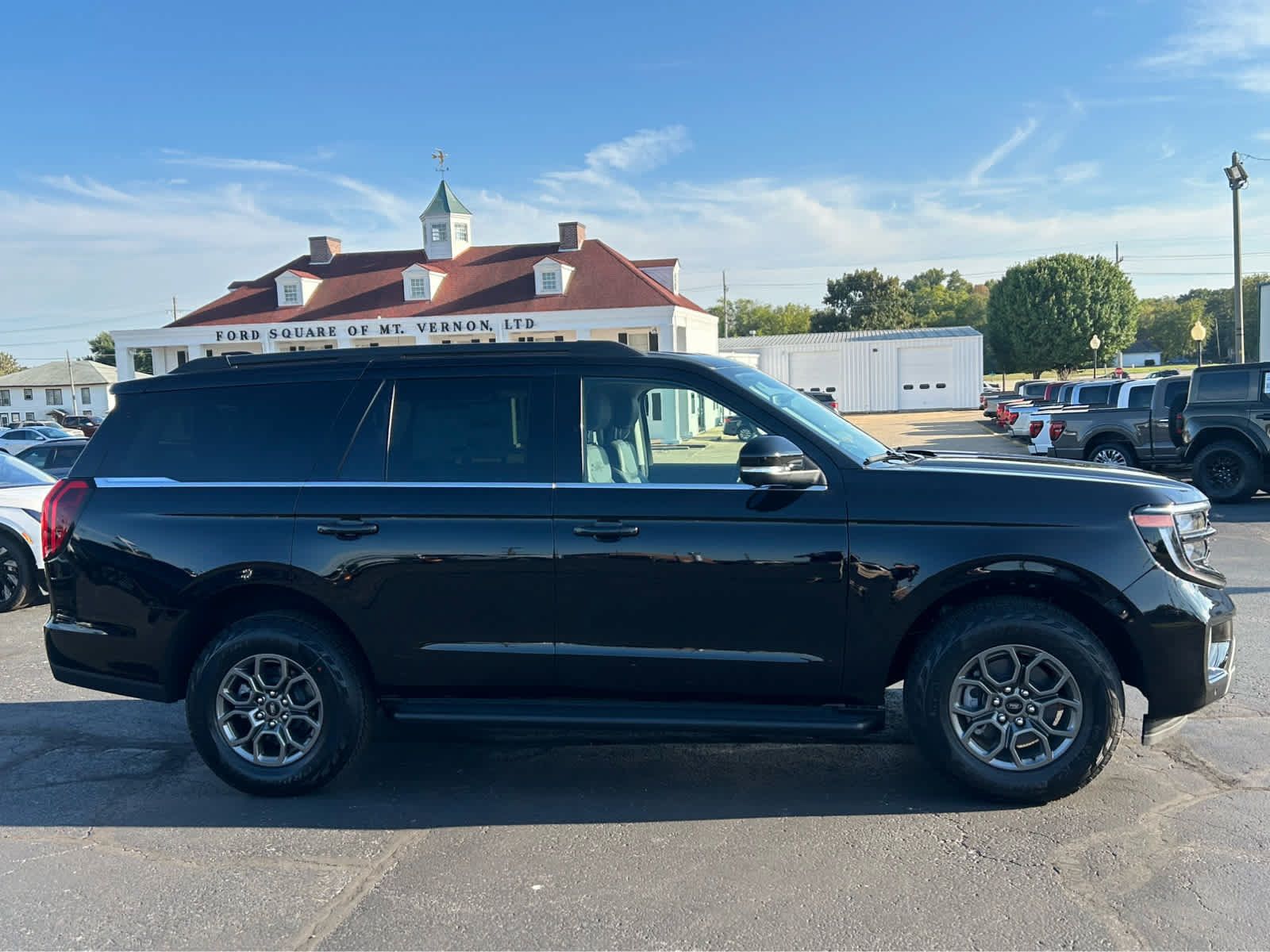 New 2027 Ford Expedition Active AWD/4WD image 3