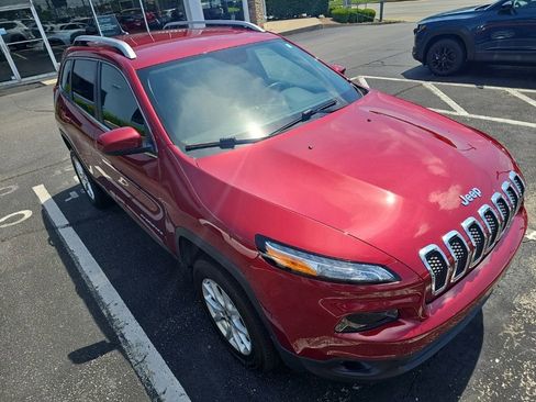 Used 2017 Jeep Cherokee Latitude w/ Cold Weather Group AWD/4WD image 4