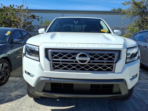 Used 2024 Nissan Frontier SL image 2