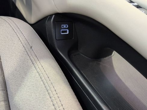 Used 2023 Honda HR-V LX image 27