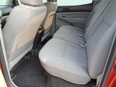 Used 2015 Toyota Tacoma PreRunner w/ SR5 Package RWD image 12