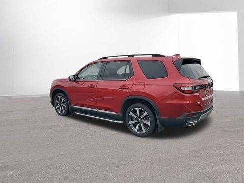 Used 2025 Honda Pilot Touring image 6