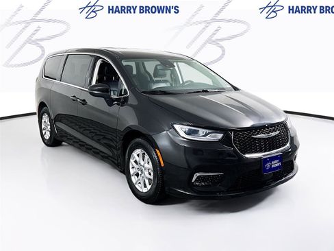 Used 2023 Chrysler Pacifica Touring-L FWD image 26
