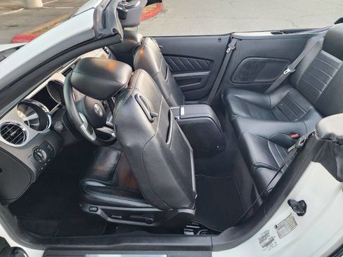 Used 2010 Ford Mustang GT Premium image 19