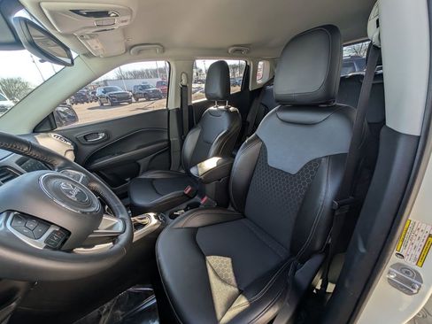 Used 2019 Jeep Compass Latitude image 13