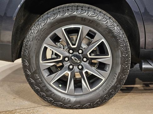 Used 2024 Chevrolet Tahoe Z71 w/ Luxury Package AWD/4WD image 17