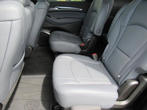 Used 2022 Buick Enclave Essence w/ Sport Touring Edition image 28