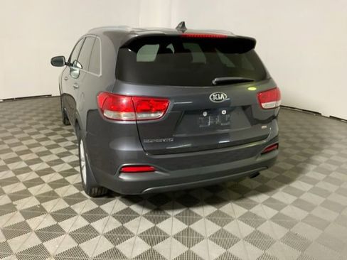 Used 2018 Kia Sorento AWD image 9