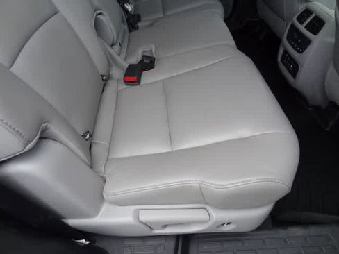 Used 2017 Honda Pilot Touring image 12