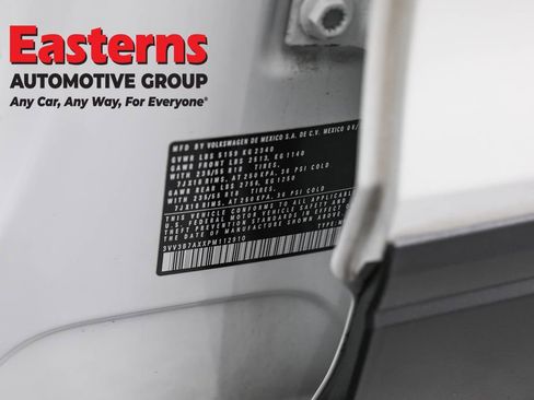 Used 2023 Volkswagen Tiguan SE image 34