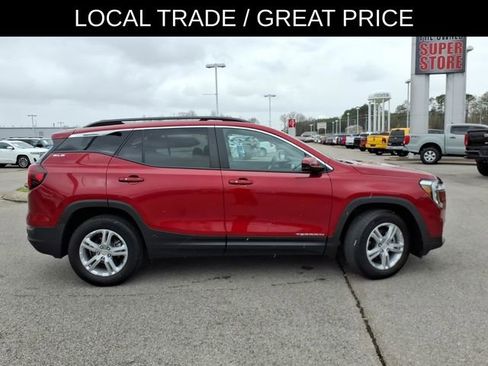 Used 2022 GMC Terrain SLE w/ Driver Convenience Package image 2