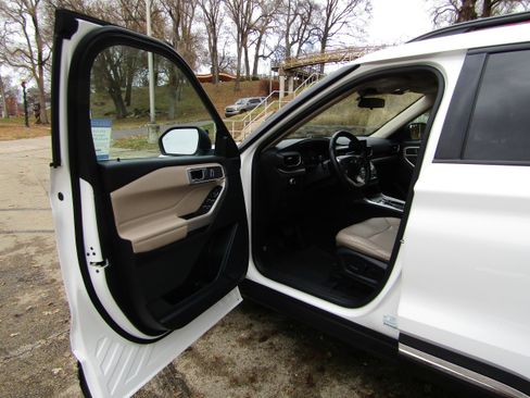 Certified 2023 Ford Explorer XLT w/ Equipment Group 202A image 10