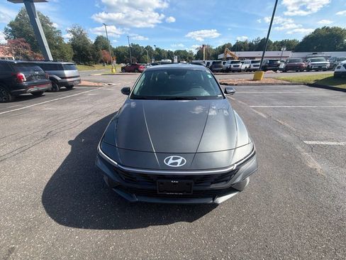Used 2025 Hyundai Elantra SEL w/ Cargo Package FWD image 8