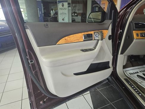 Used 2012 Lincoln MKX AWD image 7