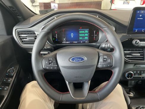 Used 2025 Ford Escape ST-Line AWD/4WD image 17