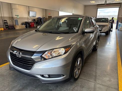 Used 2017 Honda HR-V EX image 1