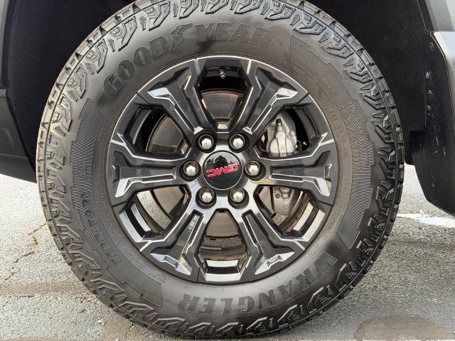 Used 2024 GMC Canyon Elevation w/ Elevation Premium Package AWD/4WD image 12